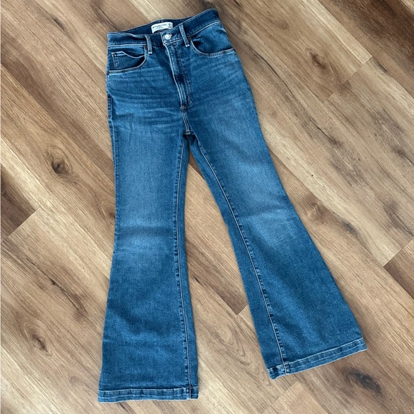 Abercrombie & Fitch Denim - A&F - The Flare, Ultra High Rise Jeans.